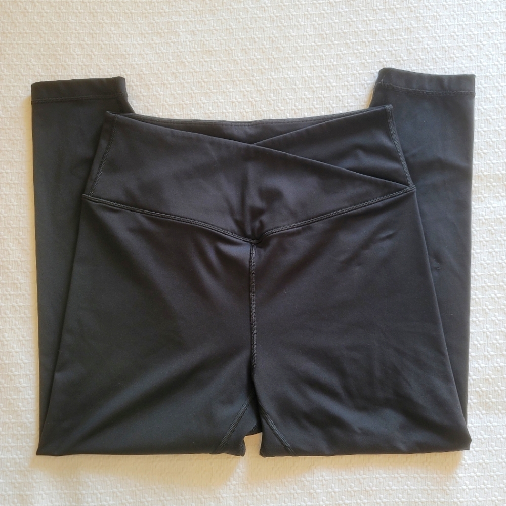 Victoria's Secret Live On Point Crossover Front Legging Black EUC Size 16